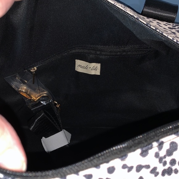 Weekend bag Cream and black print weekender bag by Mali + Lili - Picture 7 of 9